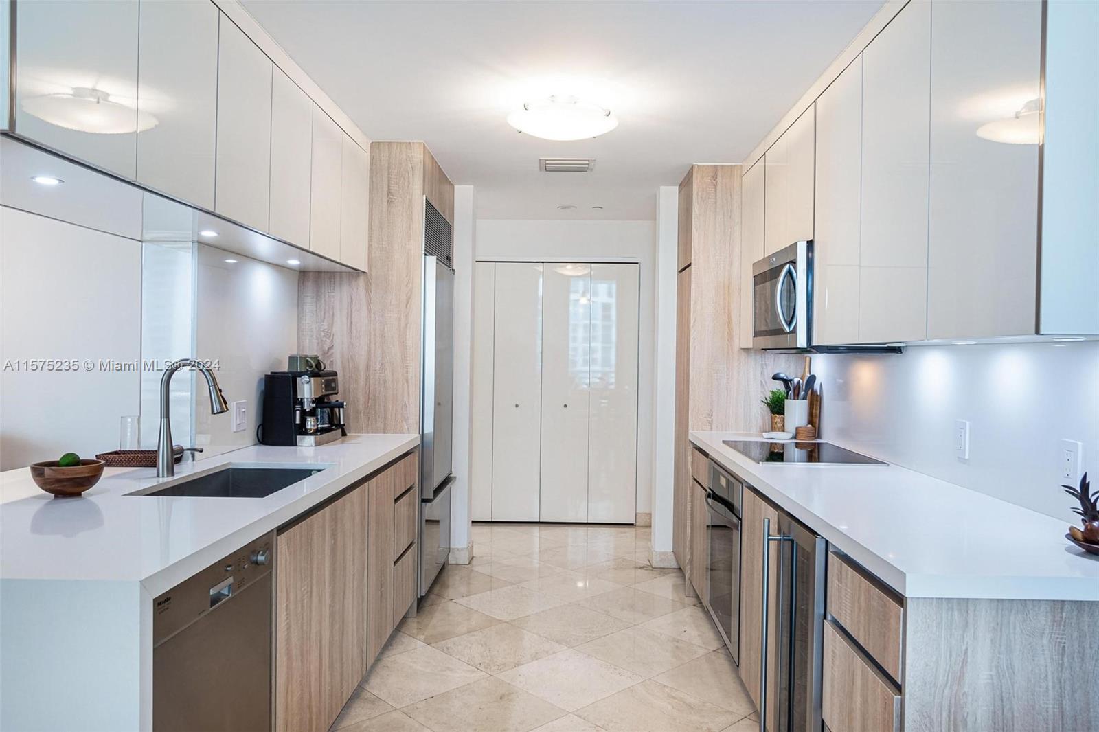 CARBONELL CONDO - Residential