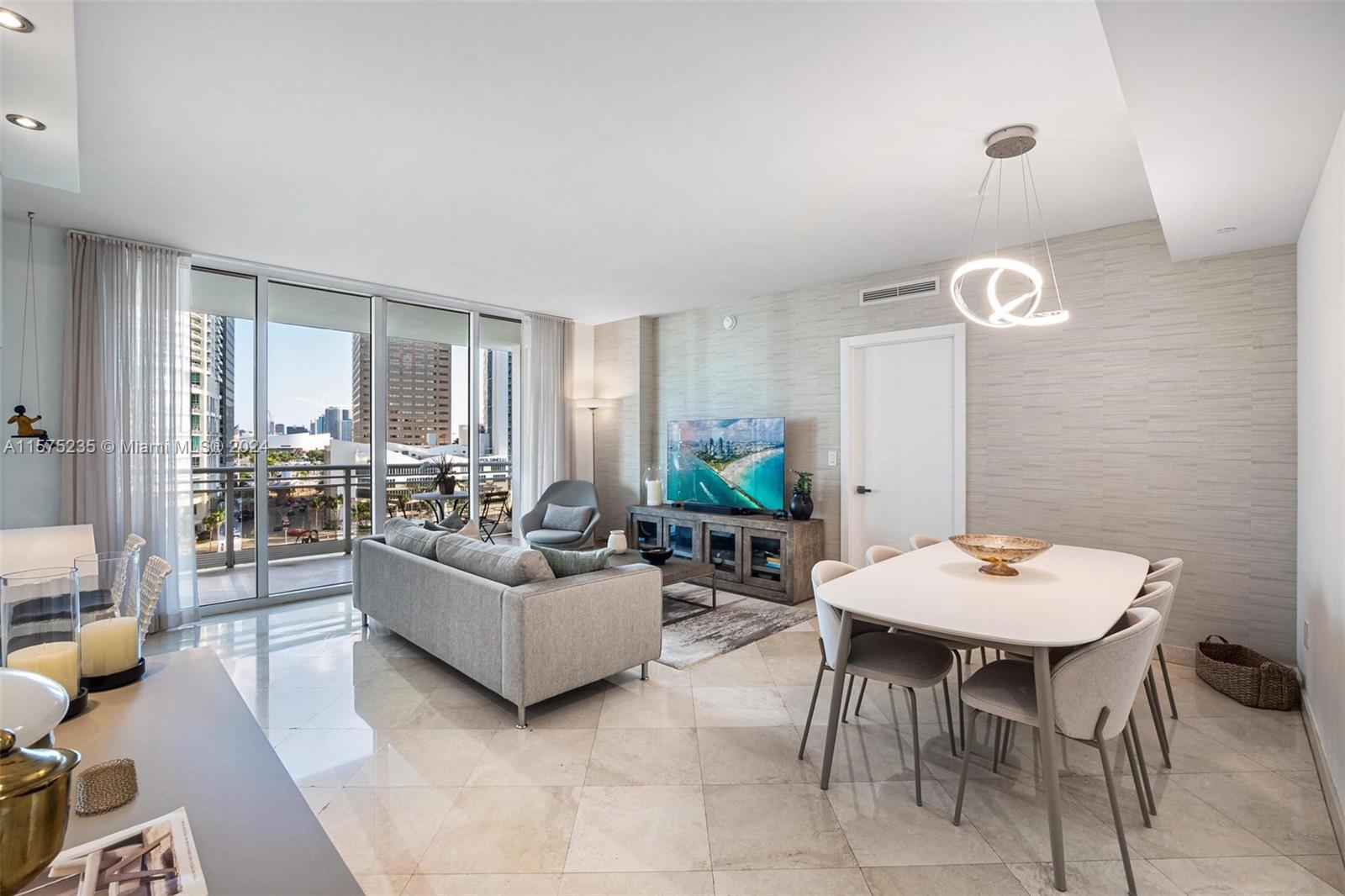 CARBONELL CONDO - Residential