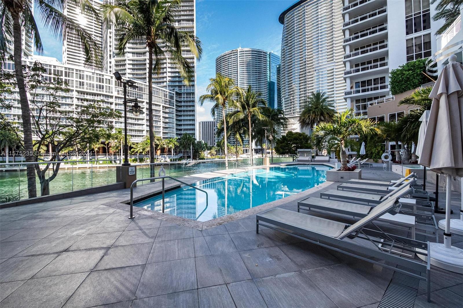 CARBONELL CONDO - Residential
