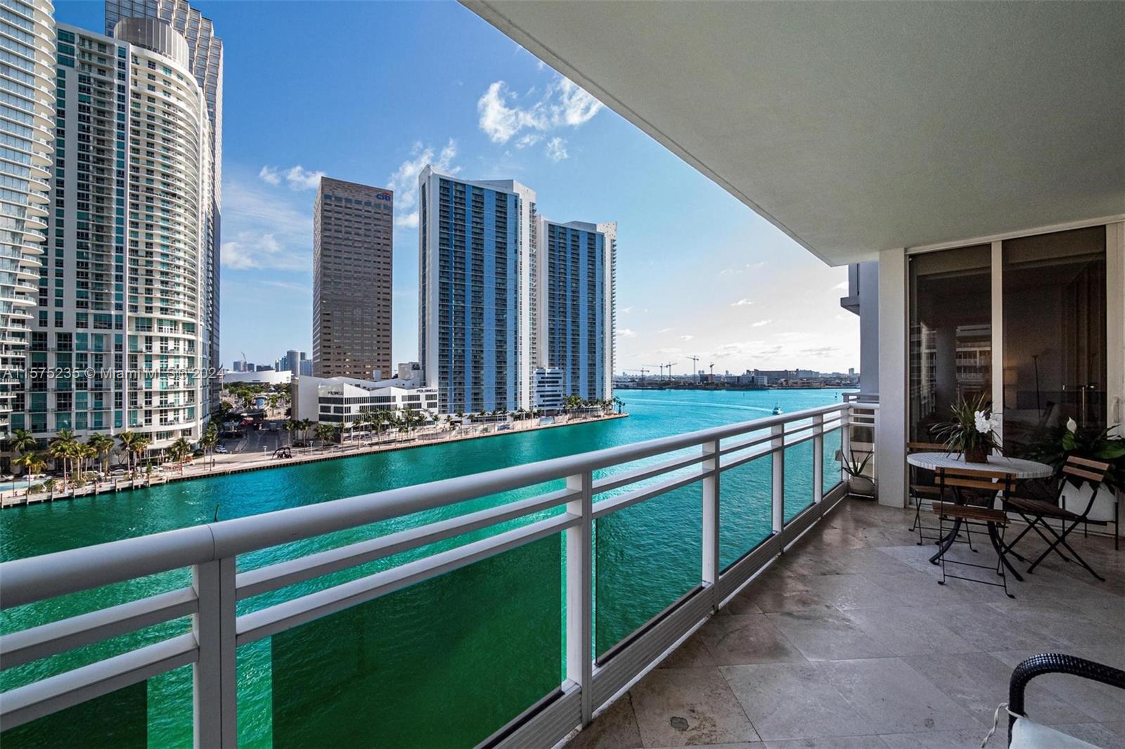 CARBONELL CONDO - Residential