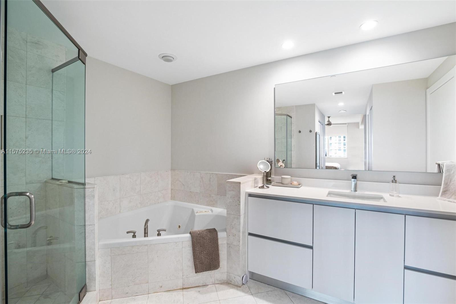 CARBONELL CONDO - Residential