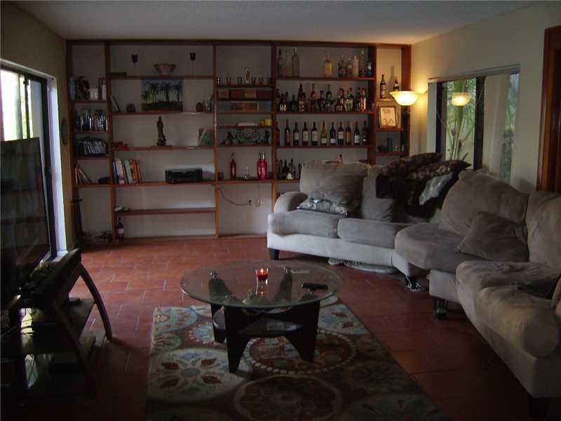 SKY LAKE VILLAS FIRST ADD - Residential