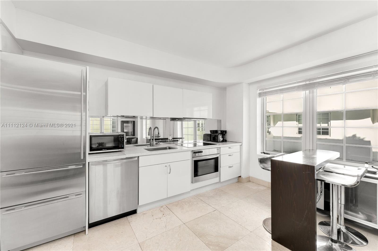 THE CARLYLE DECO HOTEL CO - Residential