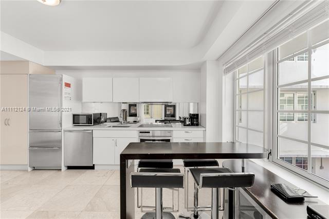 THE CARLYLE DECO HOTEL CO - Residential