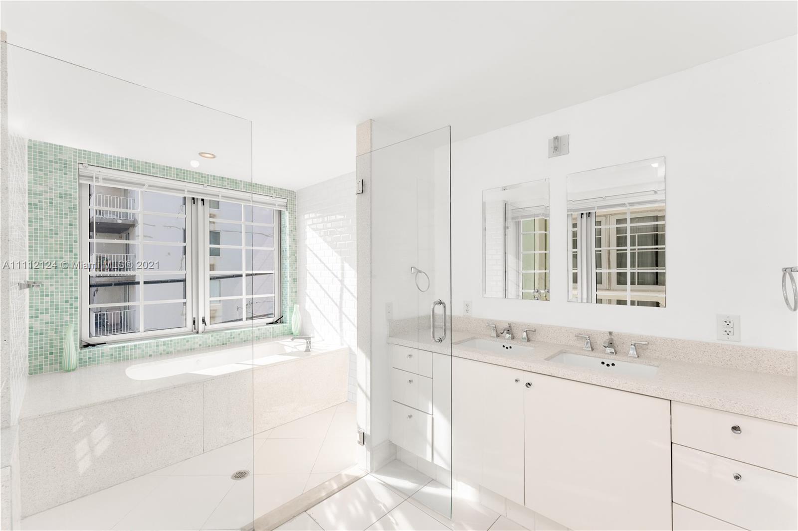 THE CARLYLE DECO HOTEL CO - Residential