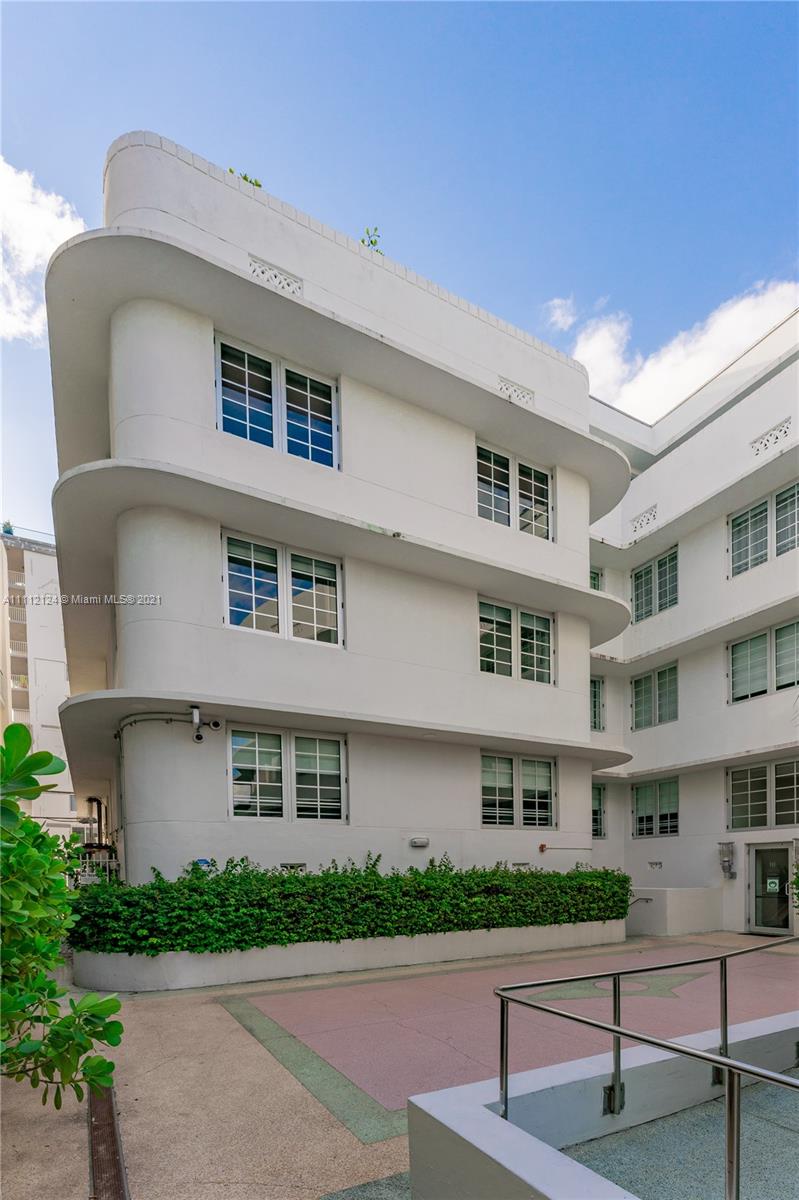 THE CARLYLE DECO HOTEL CO - Residential