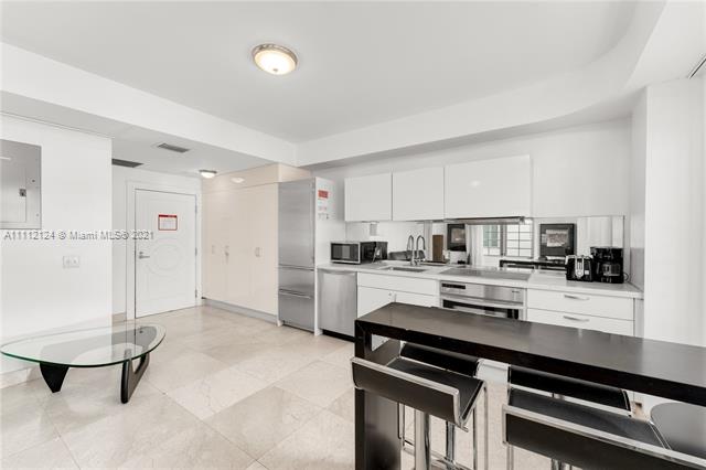 THE CARLYLE DECO HOTEL CO - Residential