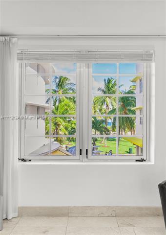 THE CARLYLE DECO HOTEL CO - Residential