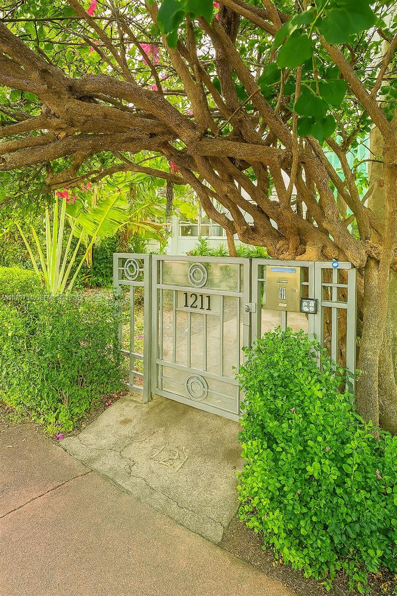 Charming 1 bedroom in the heart of South Beach on Pennsylvania Ave. Located in the gated Beverly Condominium, this true pied-à-terre features original wood floors, great closet space, and a spacious kitchen. The unit needs rehab but has tons of potential. Secure entry system, cute communal courtyard, and a prime location in a classic Art Deco building — perfect for your ideal beach retreat or investment.