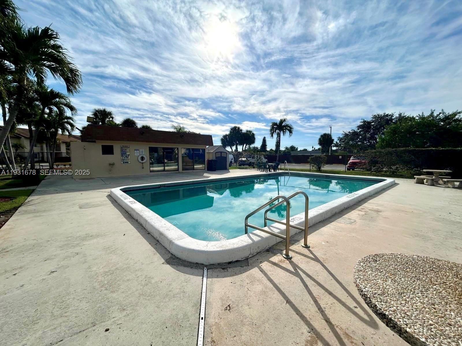 ROYALE GARDENS CONDO - Residential