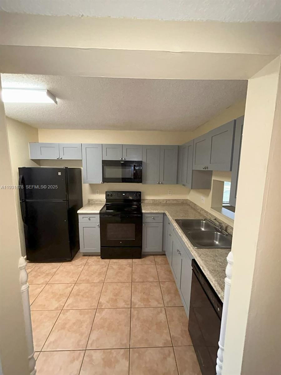 ROYALE GARDENS CONDO - Residential