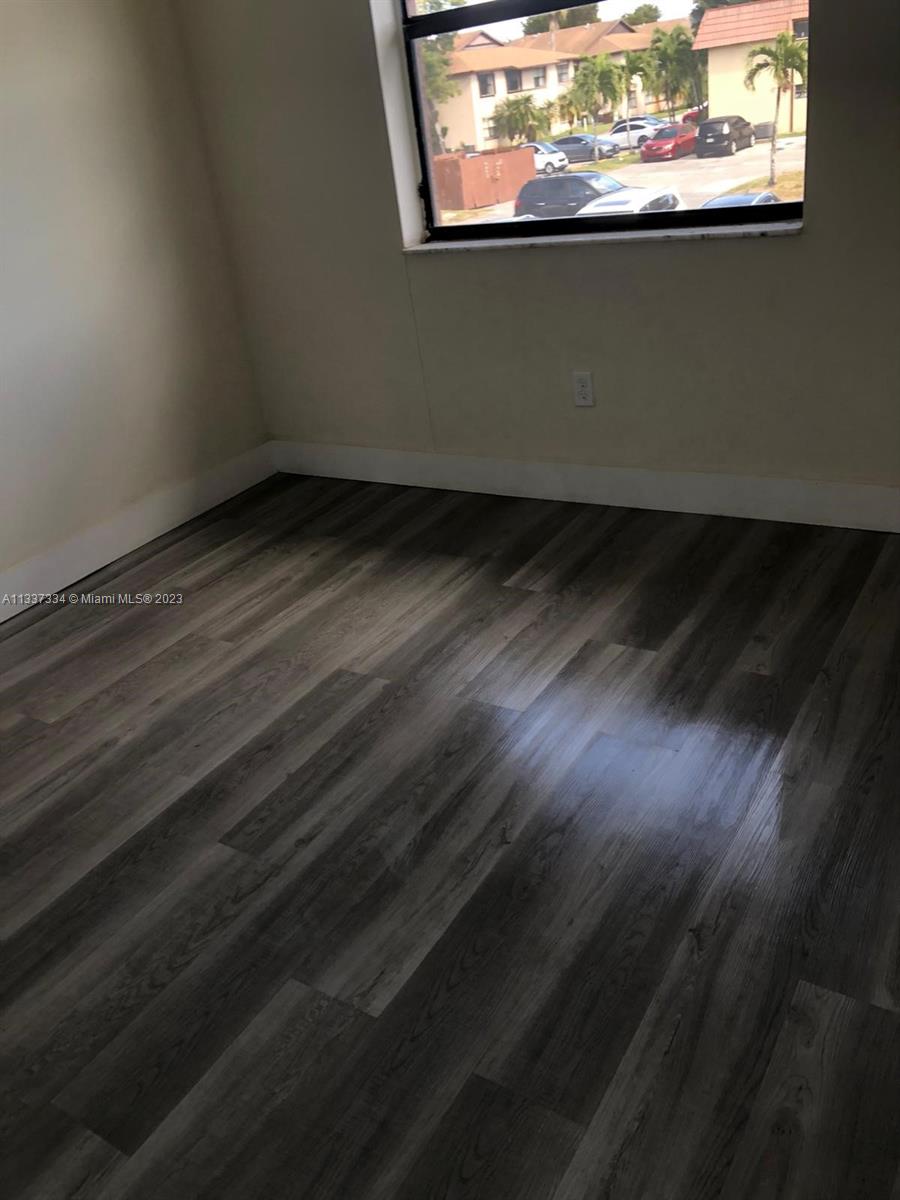 LAGO GRANDE CONDO THREE B - Residential