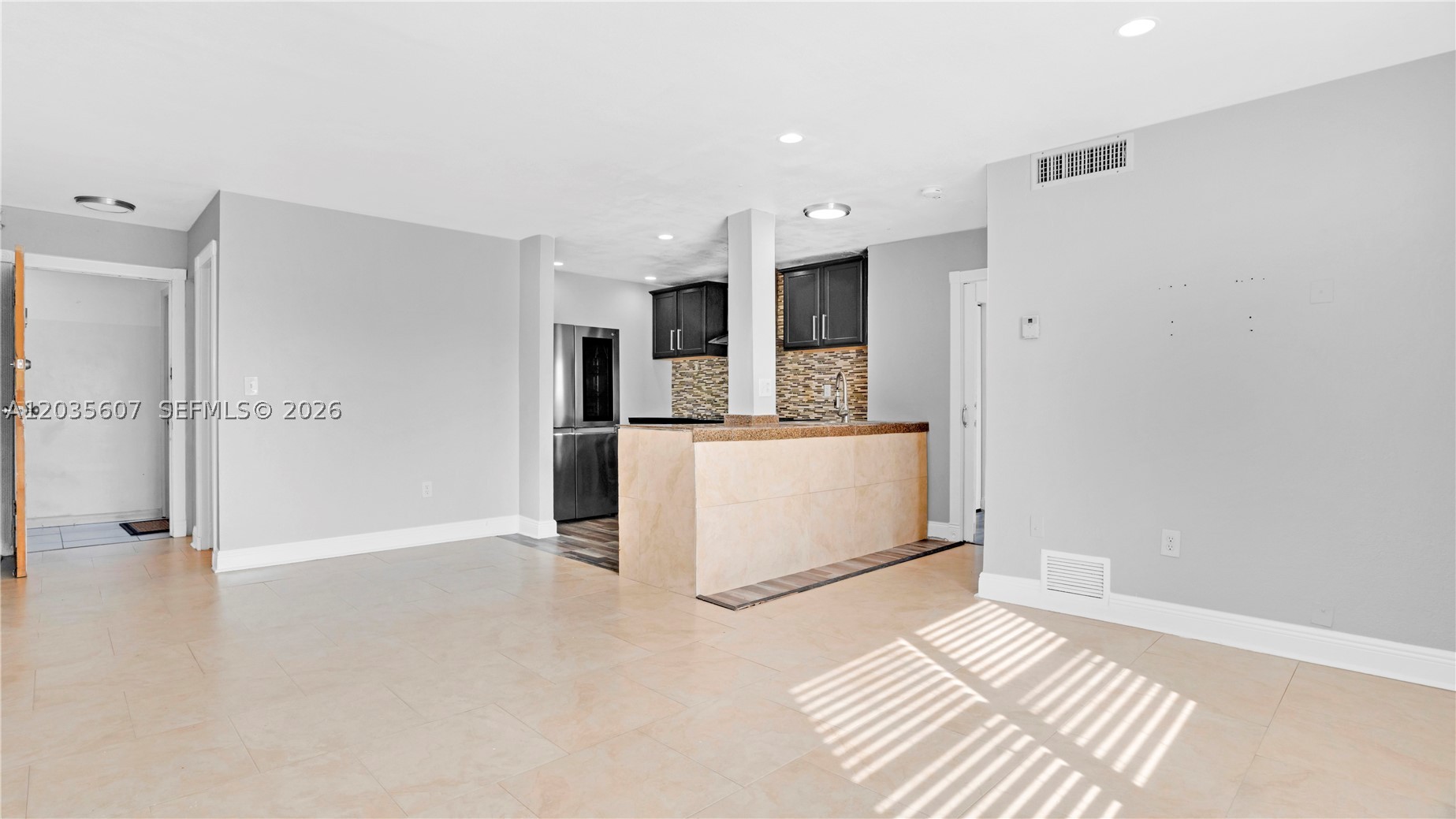 CARLYLE CONDOMINIUM - Residential Lease