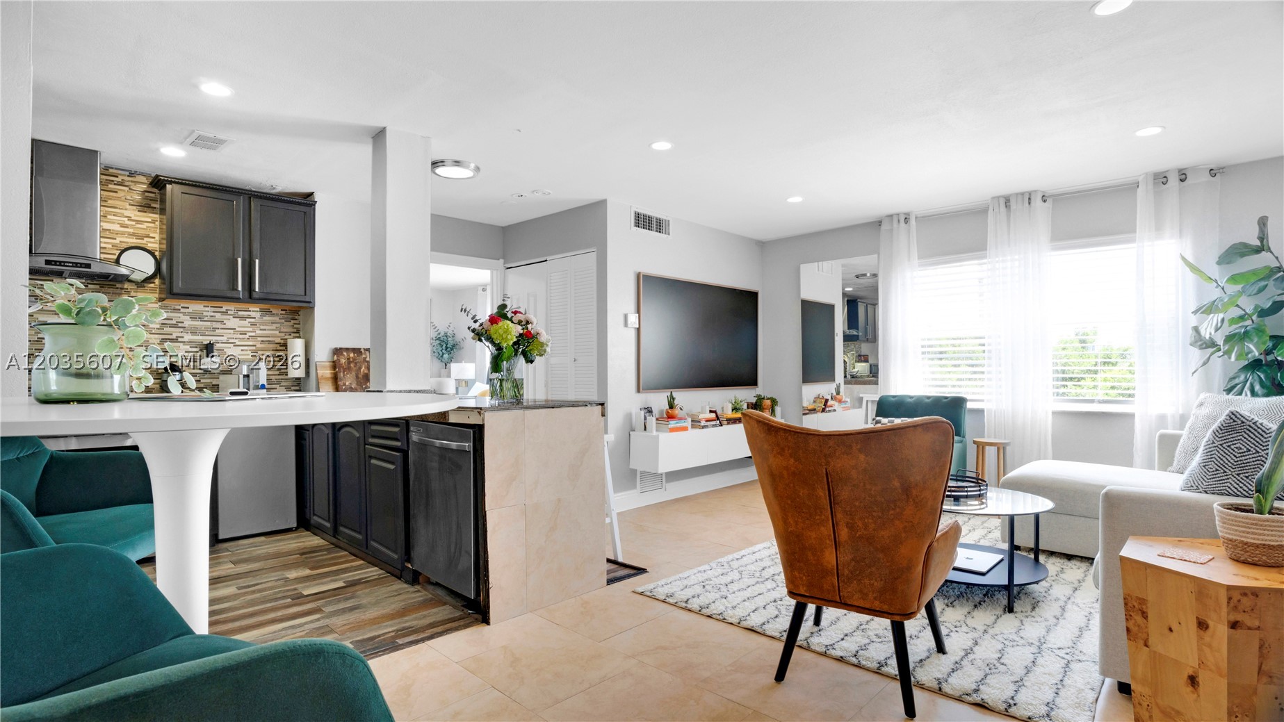 CARLYLE CONDOMINIUM - Residential Lease