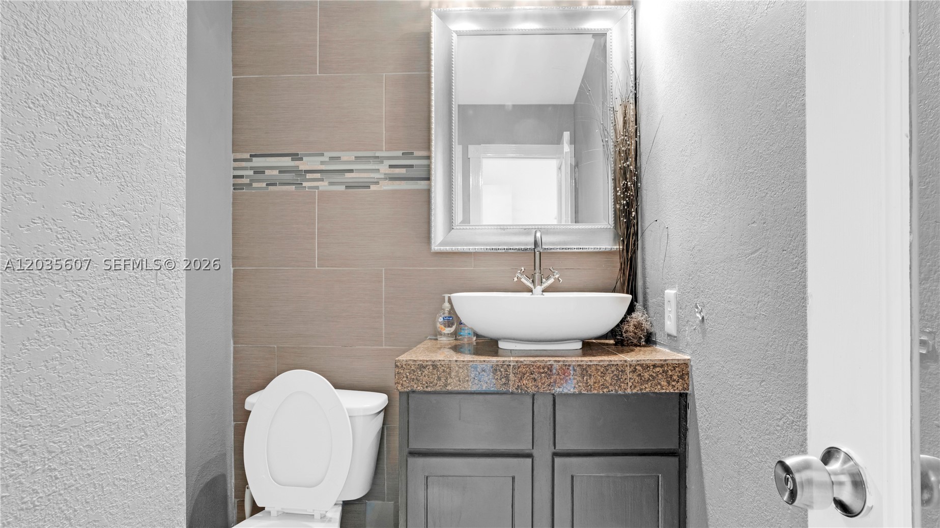 CARLYLE CONDOMINIUM - Residential Lease