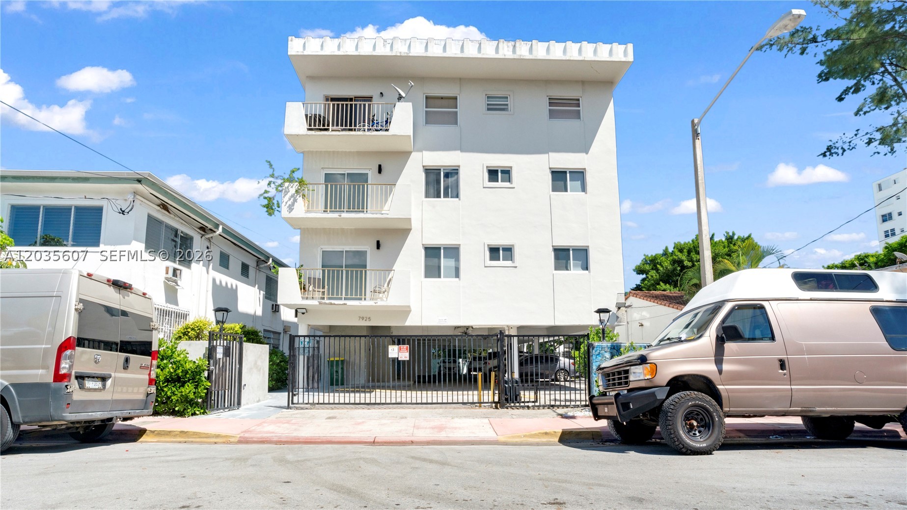 CARLYLE CONDOMINIUM - Residential Lease