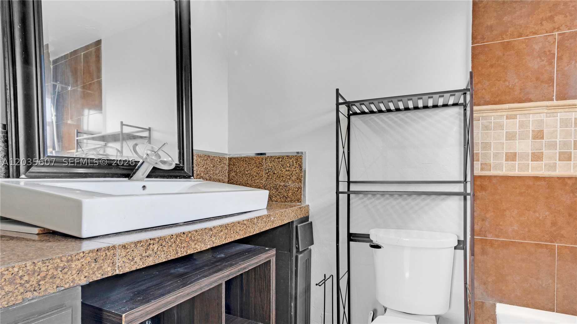 CARLYLE CONDOMINIUM - Residential Lease