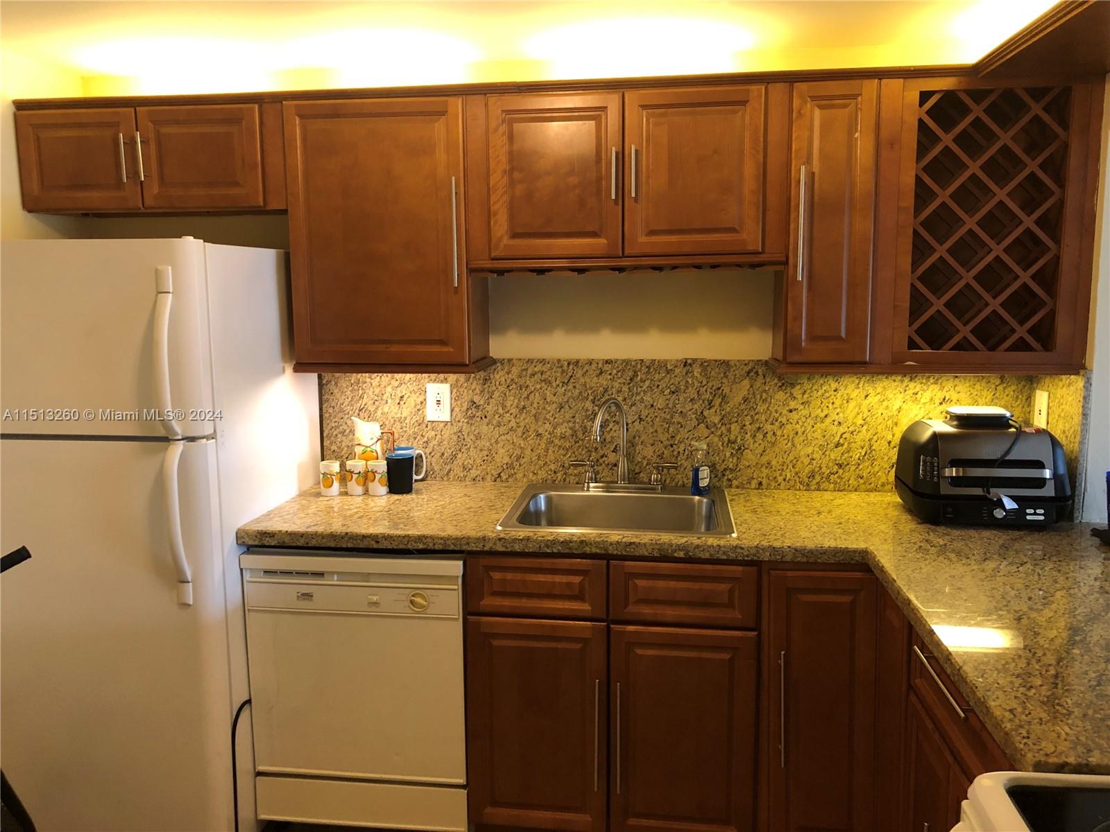 BISCAYNE POINT CONDO - Residential Lease