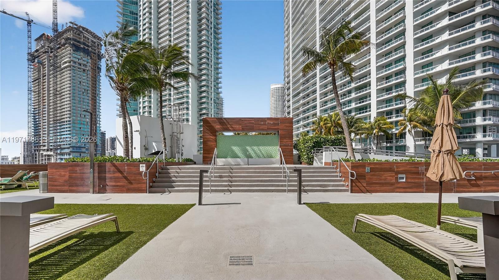 WIND CONDO - Residential