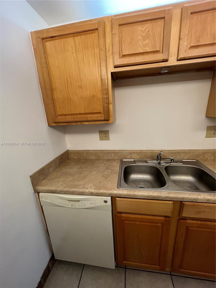 RAMBLEWOOD EAST CONDO - Residential