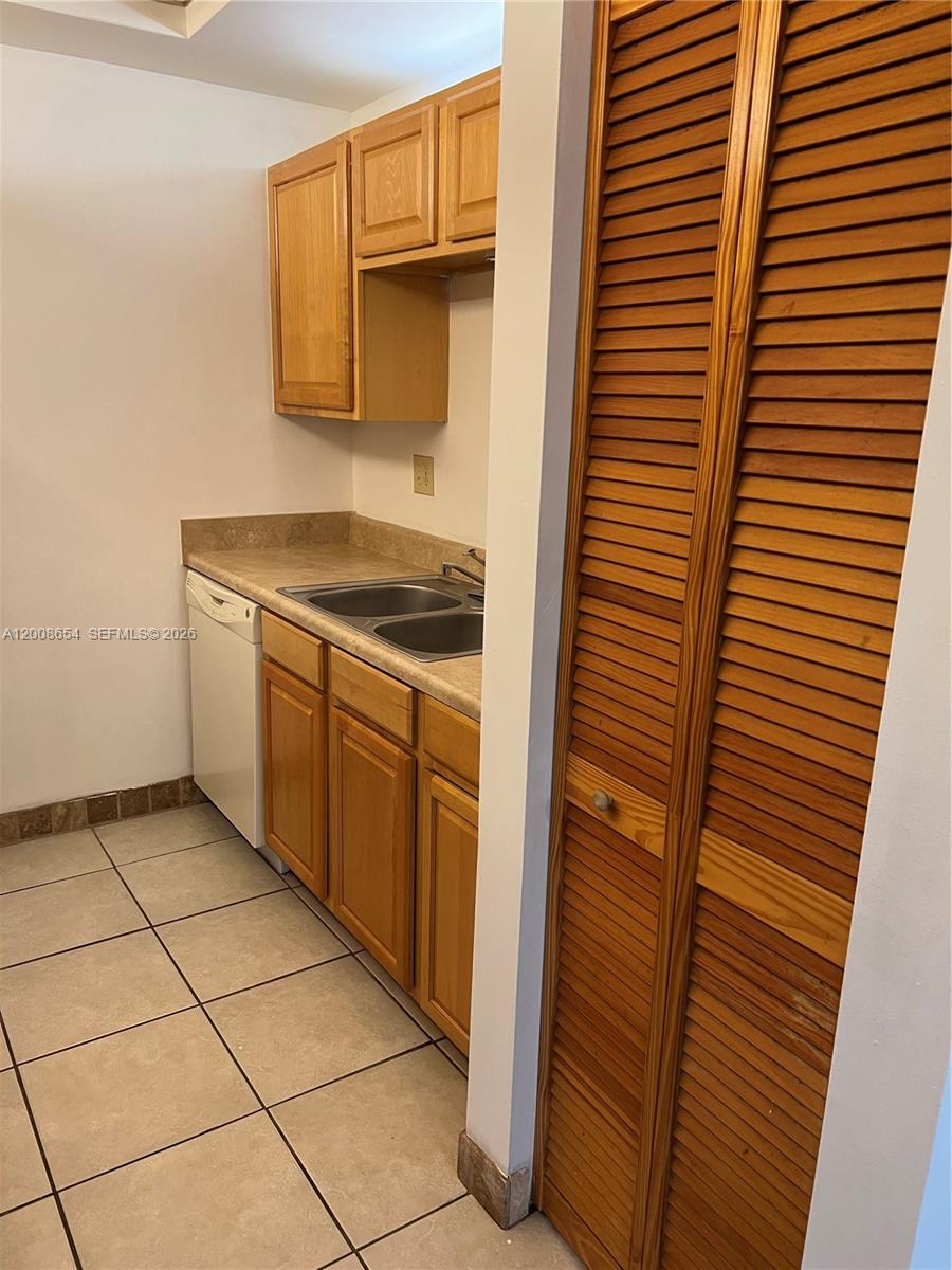 RAMBLEWOOD EAST CONDO - Residential