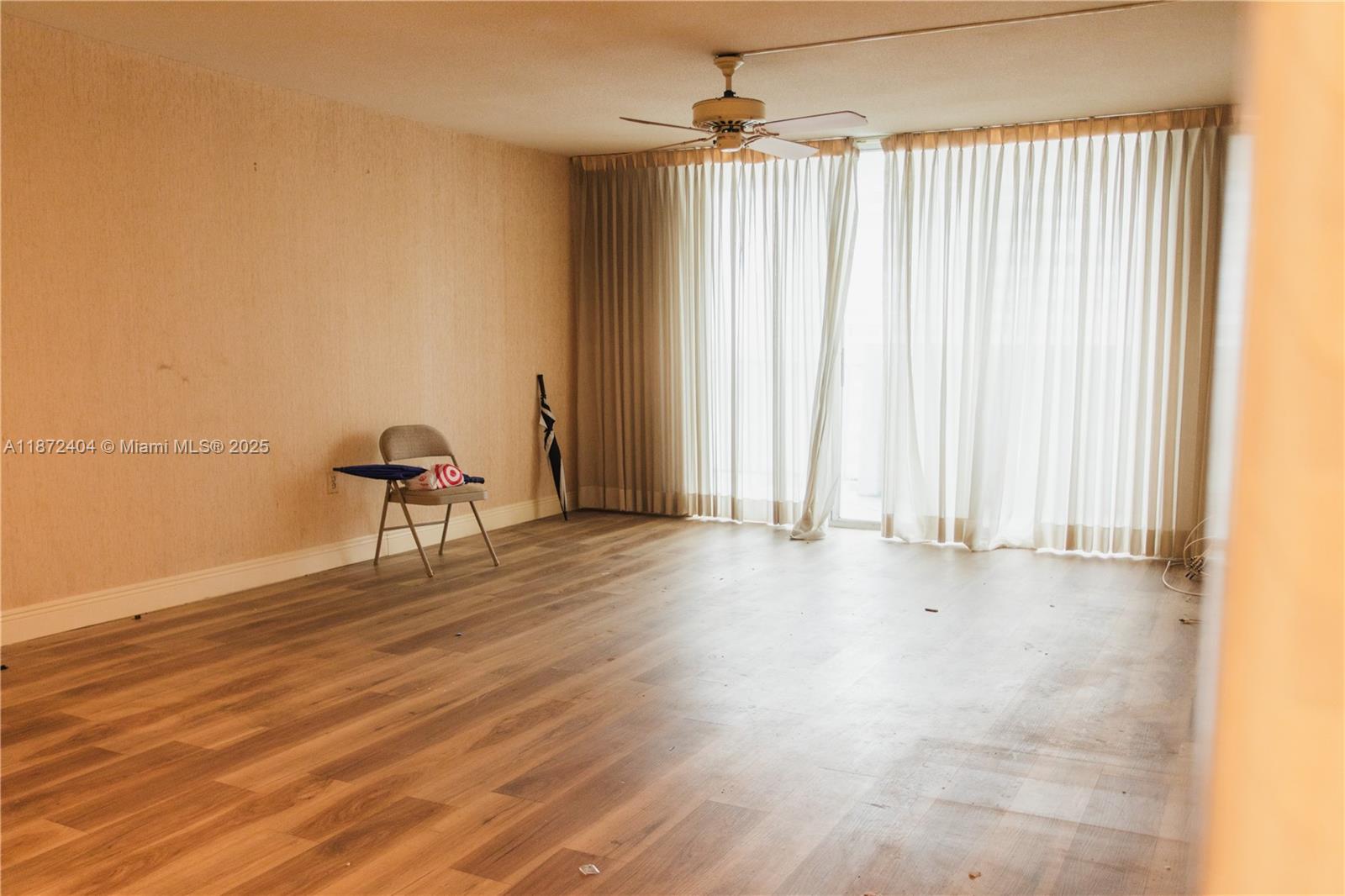 COMMODORE PLAZA CONDO - Residential