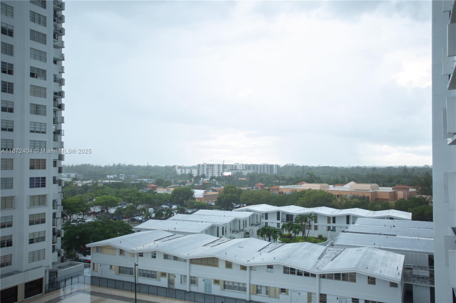 COMMODORE PLAZA CONDO - Residential