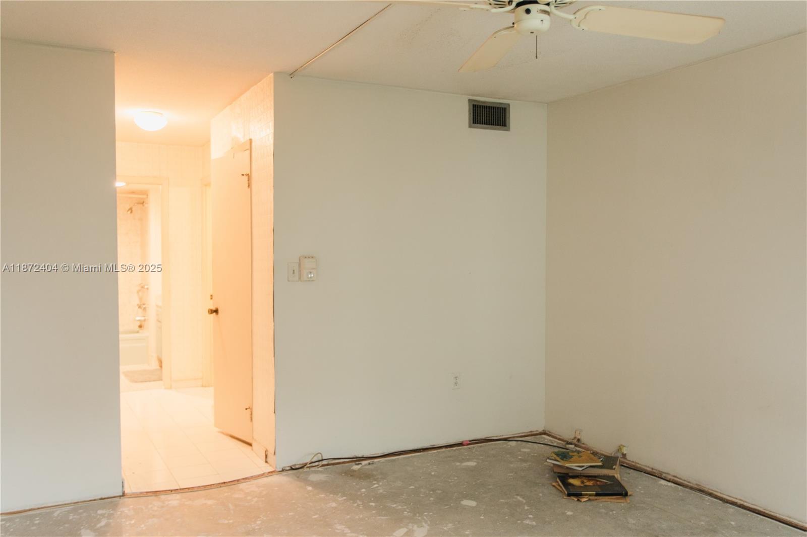 COMMODORE PLAZA CONDO - Residential