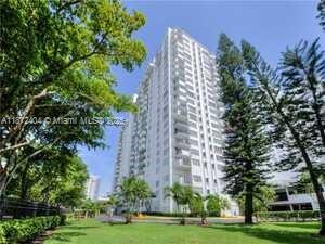 COMMODORE PLAZA CONDO - Residential