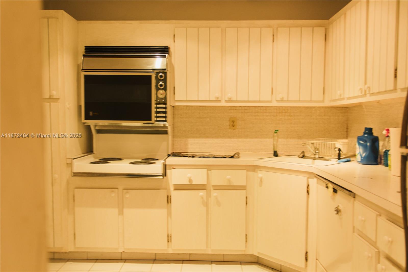 COMMODORE PLAZA CONDO - Residential
