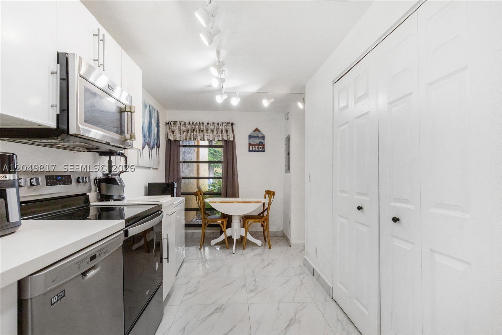 WESTVIEW CONDOMINIUM NO F - Residential