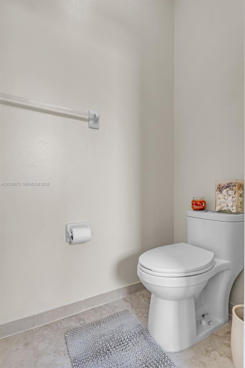 SANTORINI AT VIZCAYA - Residential Lease