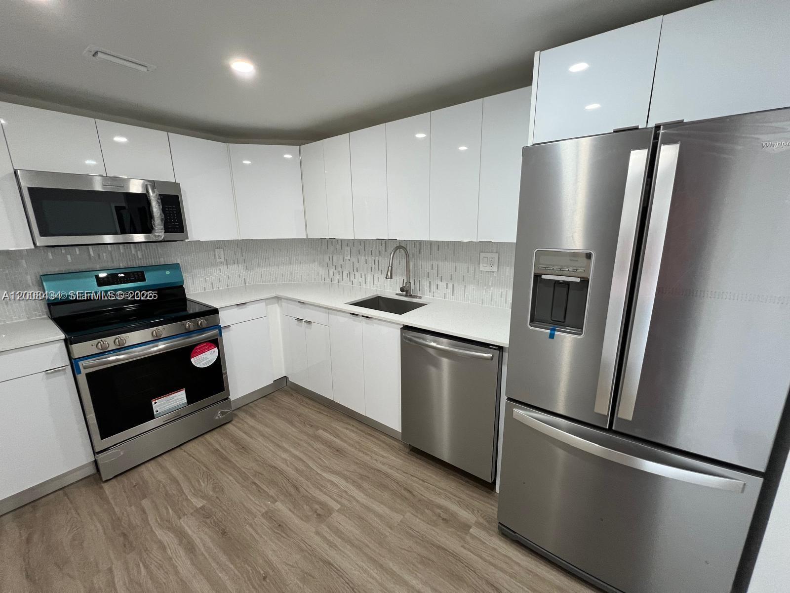 ARLEN HOUSE WEST CONDO - Residential