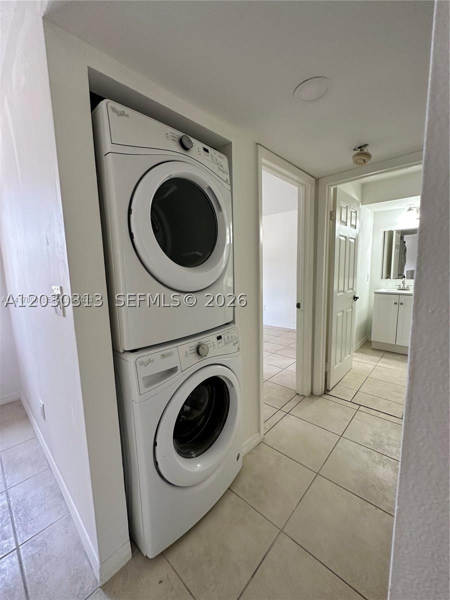ESPRIT CONDO - Residential Lease