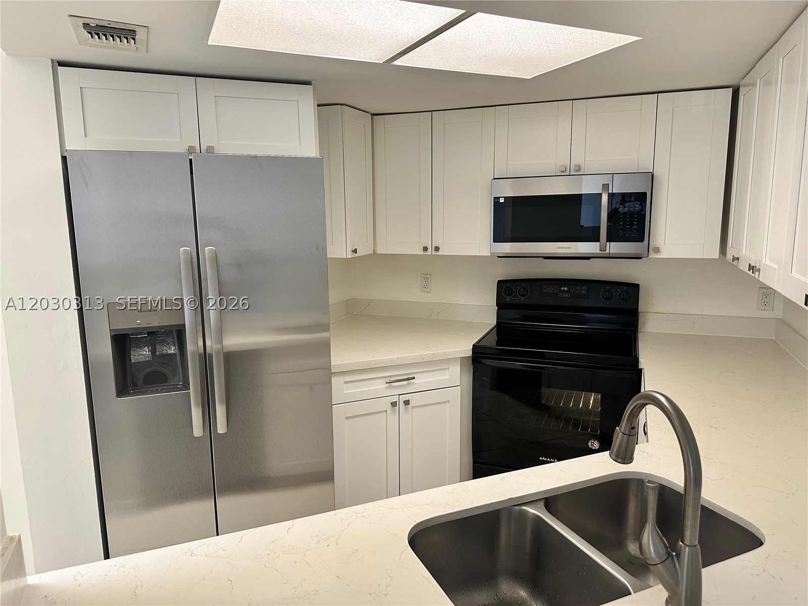 ESPRIT CONDO - Residential Lease