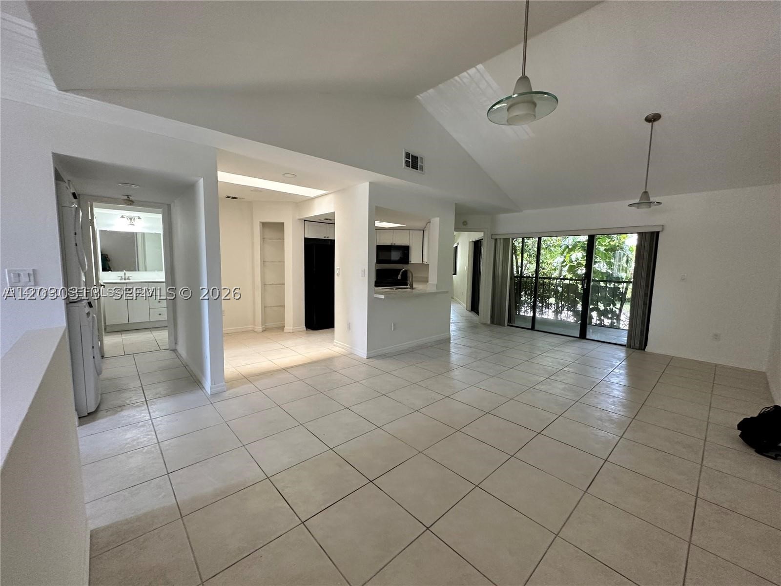 ESPRIT CONDO - Residential Lease