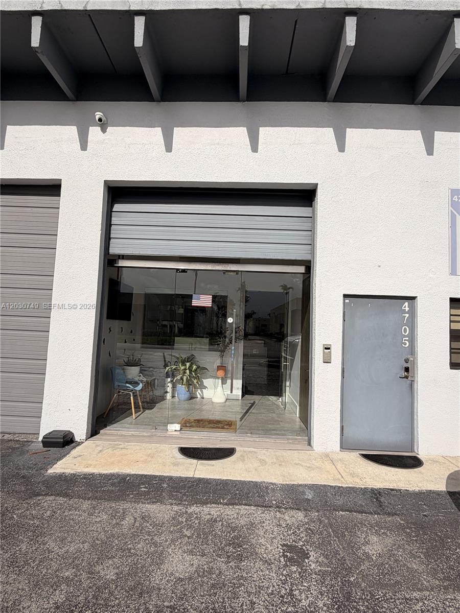 Prime location. Three units (4705-4709-4711) totaling 3,825 sqft. Office space 1,950 sqft - Warehouse space 1,875 ssqft. Fully built-out and in excellent condition. Flex space featuring office and warehouse area, ideal for light industrial use. 9 parking spaces available.