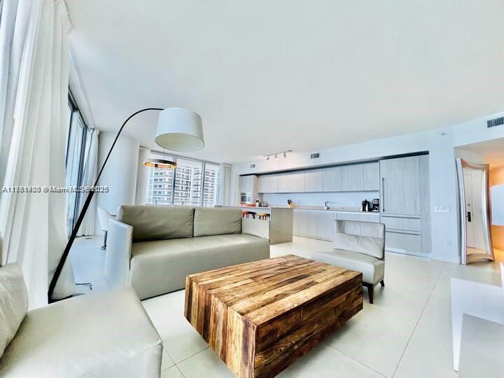 LYFE HYDE - Residential