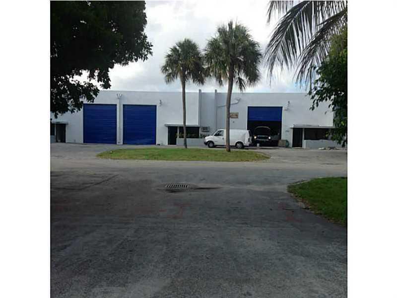 Investment Opportunity (fully leased) . 11,383 SF. Built in 1983. Free standing, 3 bay warehouse building. Street level loading. 18' clear ceiling height. Each separate bay has back door access. Ample parking spaces in front and back of property. 16,878 S F​​‌​​​​‌​‌​​​‌‌​​​‌‌‌​​‌​​‌‌​​​​ lot