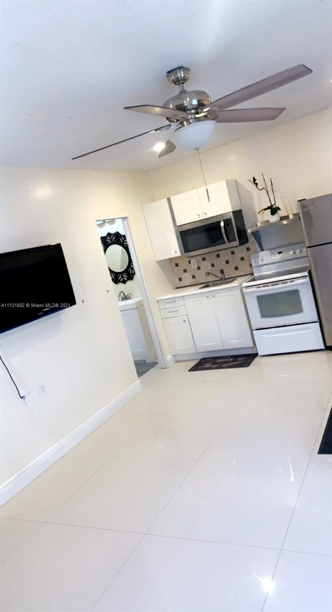 SUNRISE GOLF VILLAGE SEC - Residential Lease