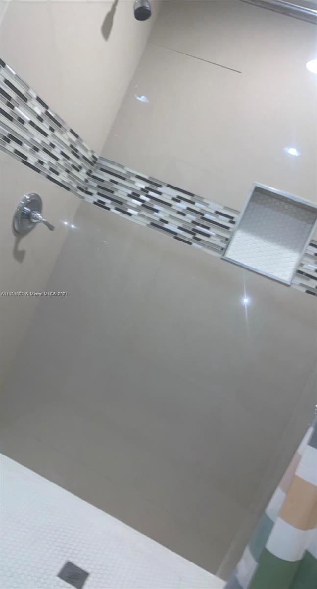 SUNRISE GOLF VILLAGE SEC - Residential Lease