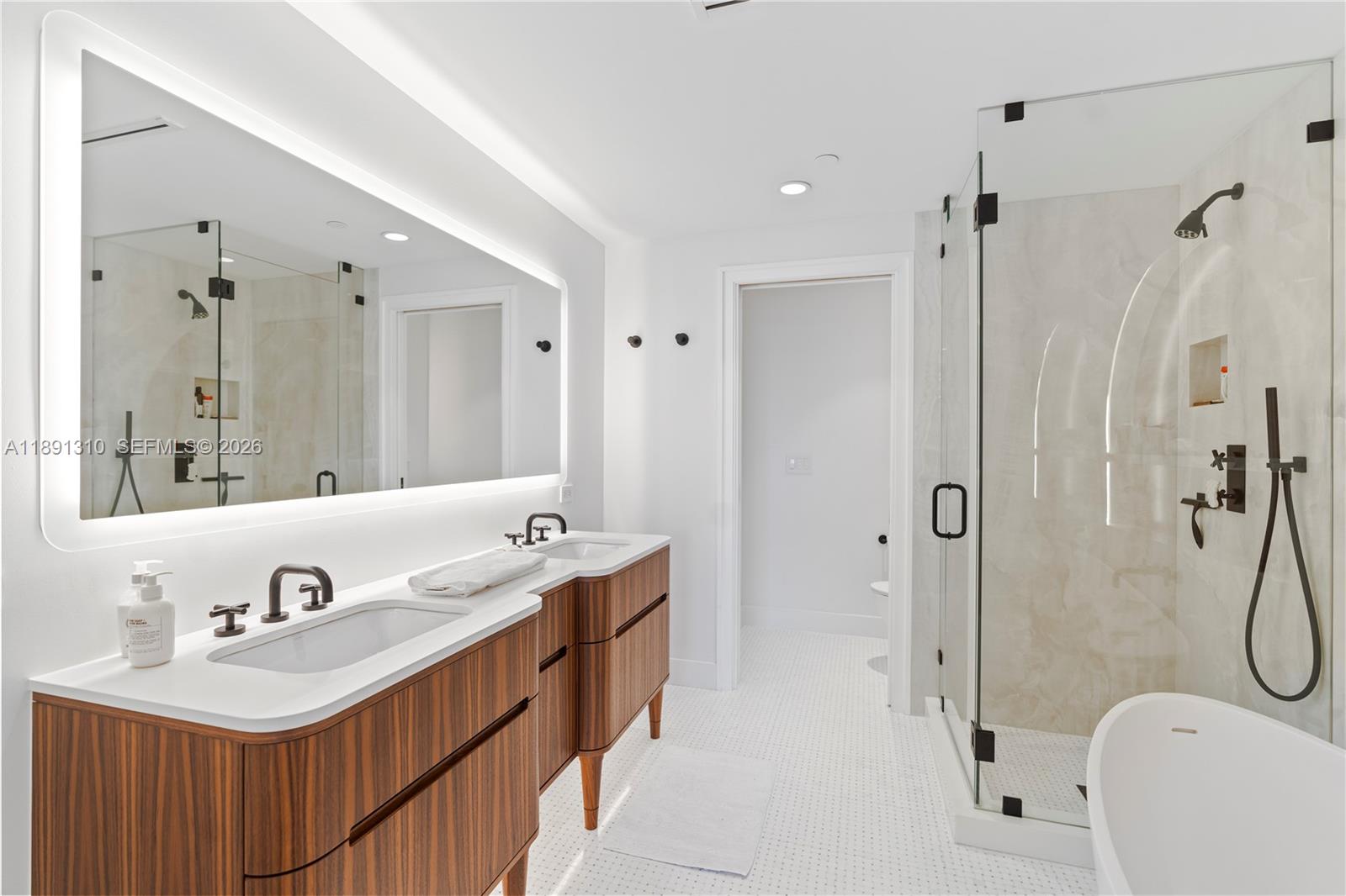 THE EXECUTIVE RESIDENCES - Residential