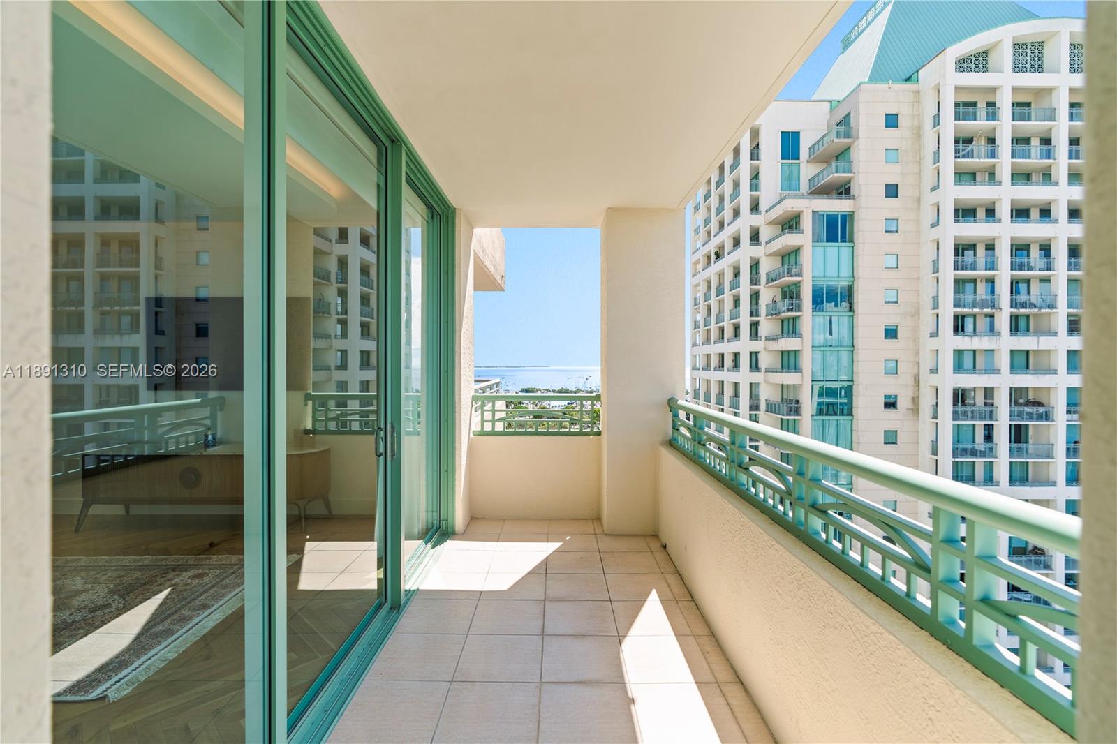 THE EXECUTIVE RESIDENCES - Residential