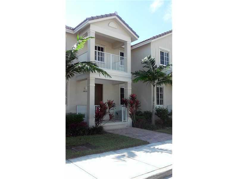 REGULAR SALE! GORGEOUS TOWNHOUSE IN MANDARIN LAKES. 3 BEDS/ 2 1/2 BATH, 2 STORY TOWNHOUSE. GRANITE COUNTER TOPS, TILE ON FIRST FLOOR,AND NEW CARPET ON THE SECOND FLOOR. 1 CAR GARAGE, EASY TO SHOW. CONTACT LISTING AGENT ON THE MLX