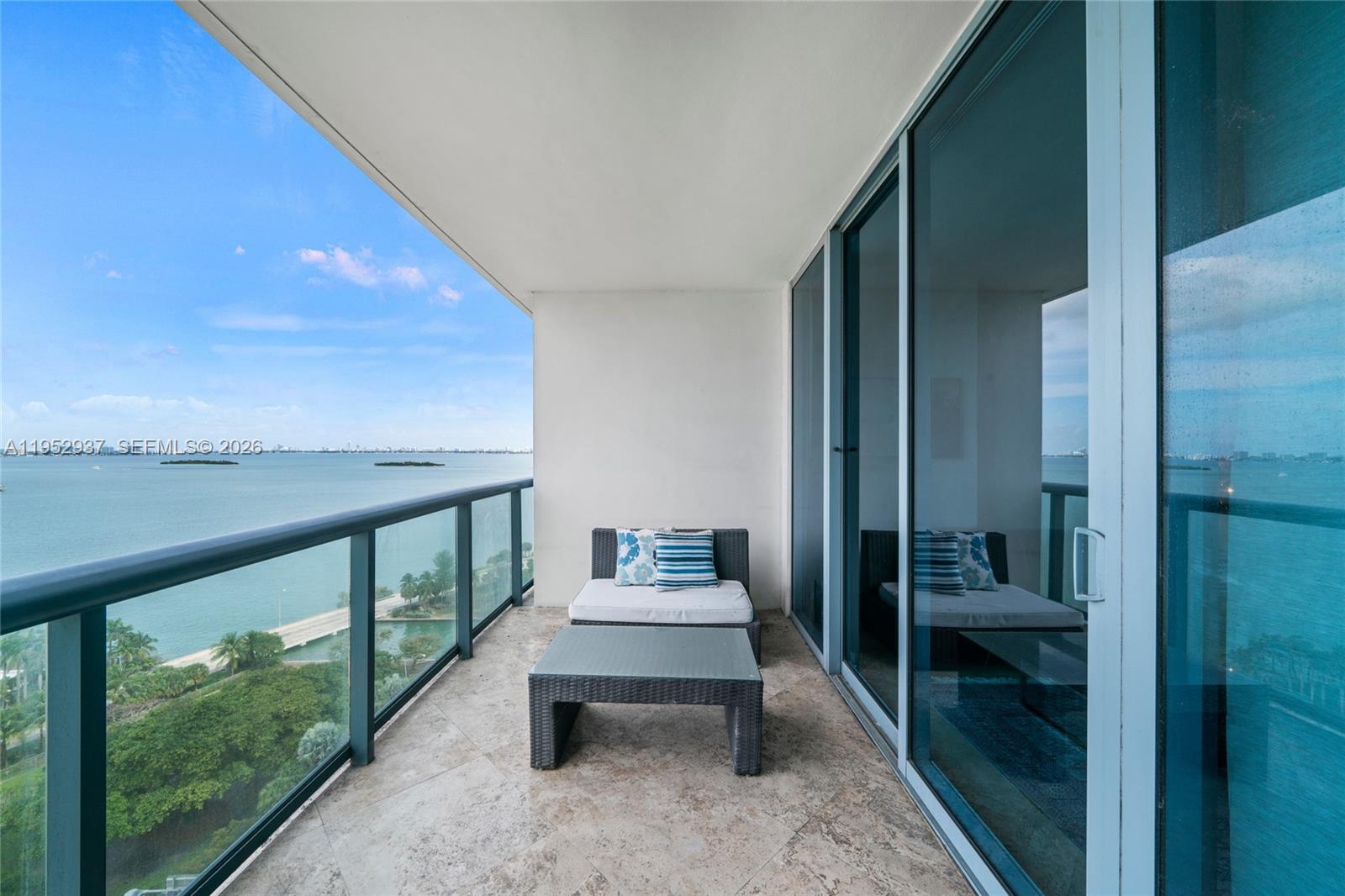 BLUE CONDO - Residential