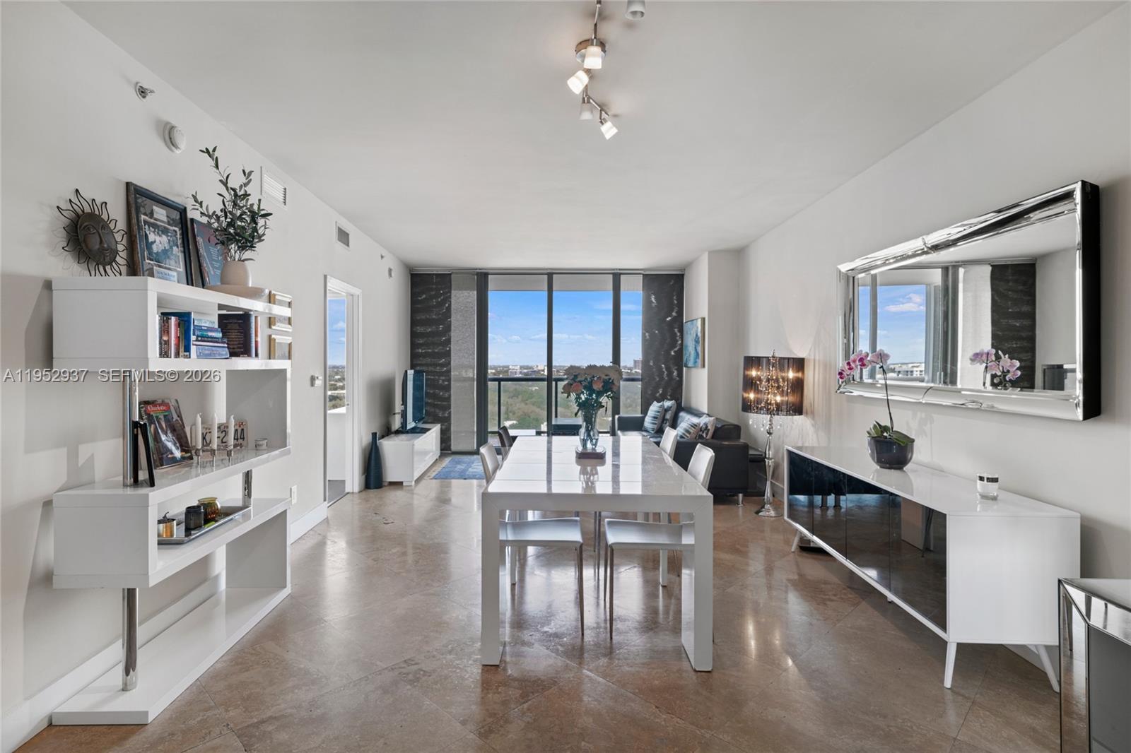 BLUE CONDO - Residential