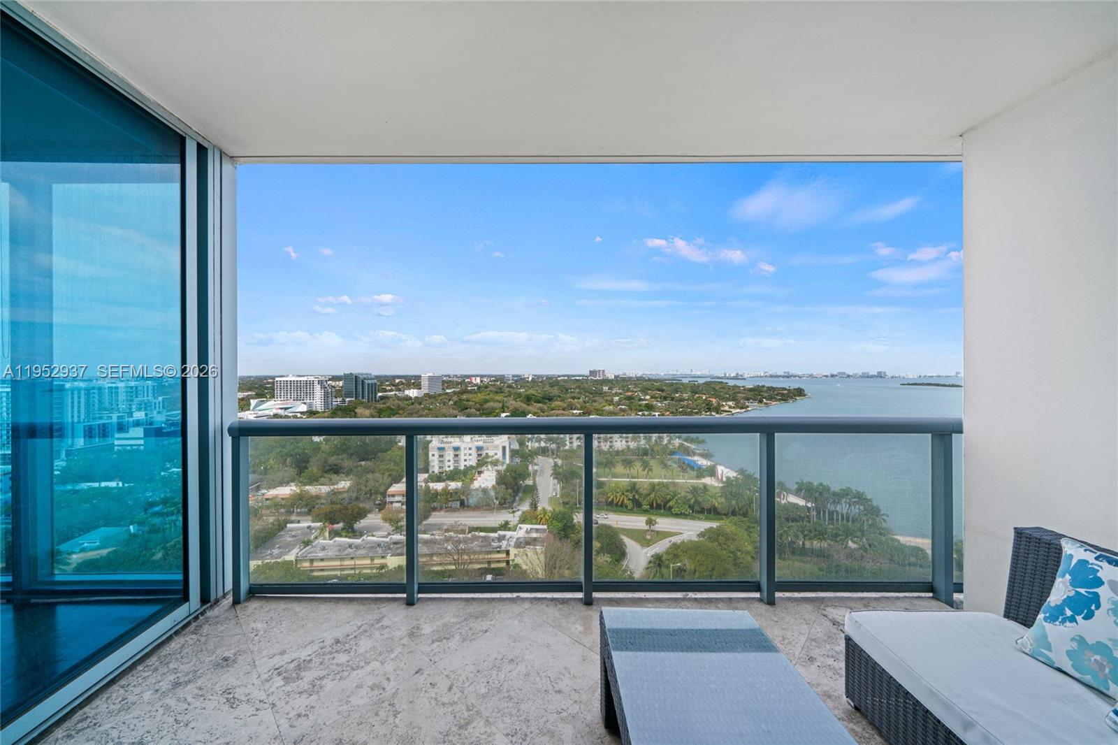 BLUE CONDO - Residential