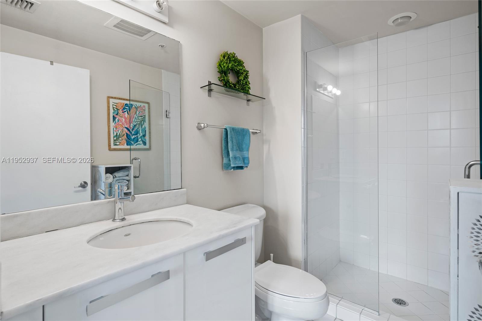 BLUE CONDO - Residential