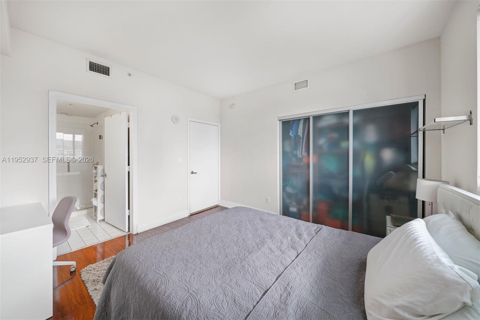 BLUE CONDO - Residential