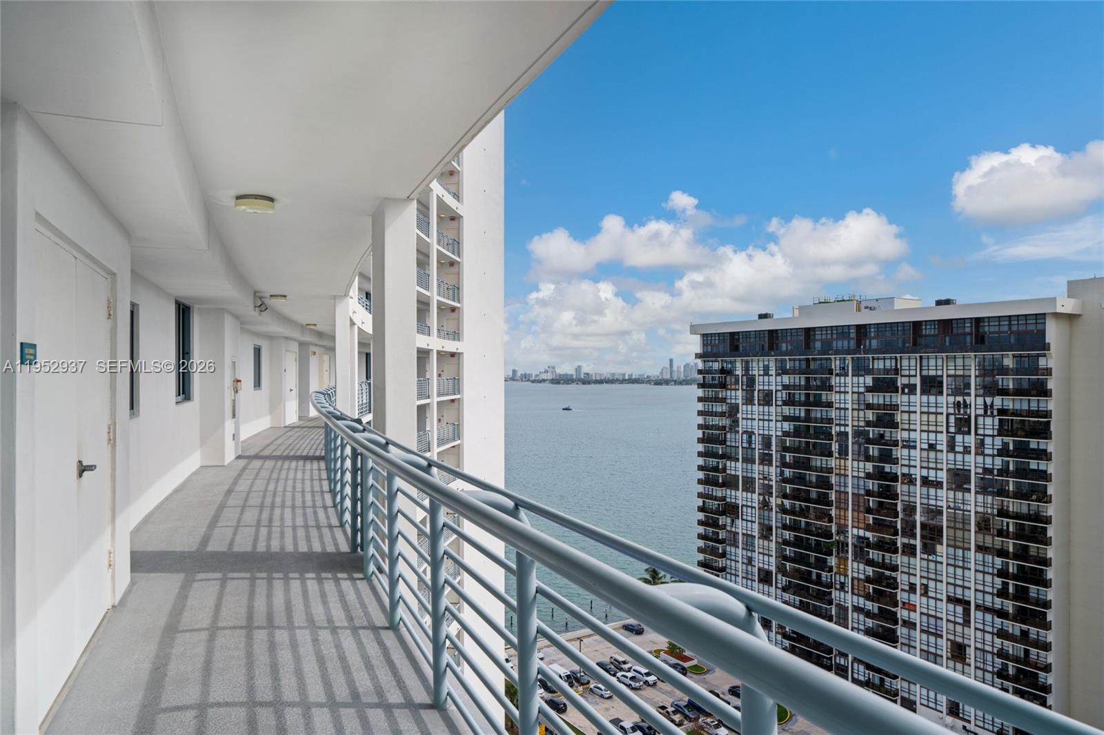 BLUE CONDO - Residential
